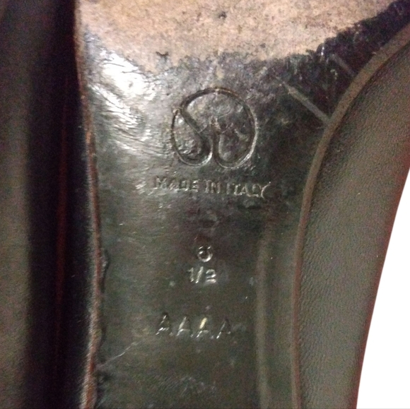 Vintage St. John Black Leather Pumps Pointed Square Toe Gold Cap Heels Sz 6.5 - Picture 9 of 11